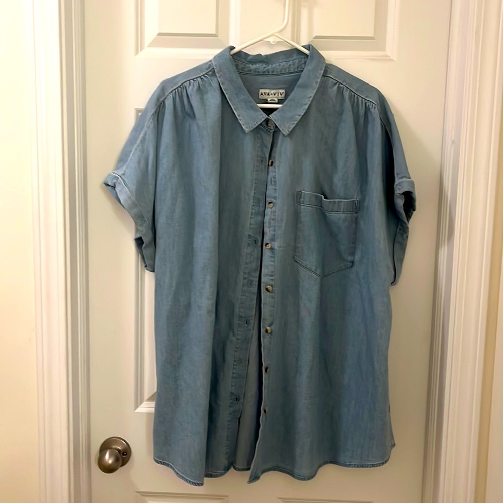 Short sleeve denim button-down Ava & Viv